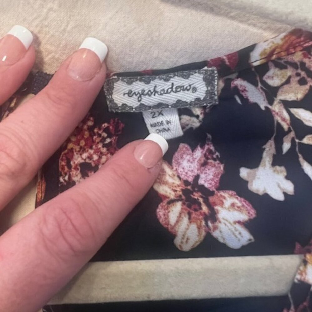 Bohemian Style Eyeshadow Floral Oversized Top 2X - Picture 5 of 7